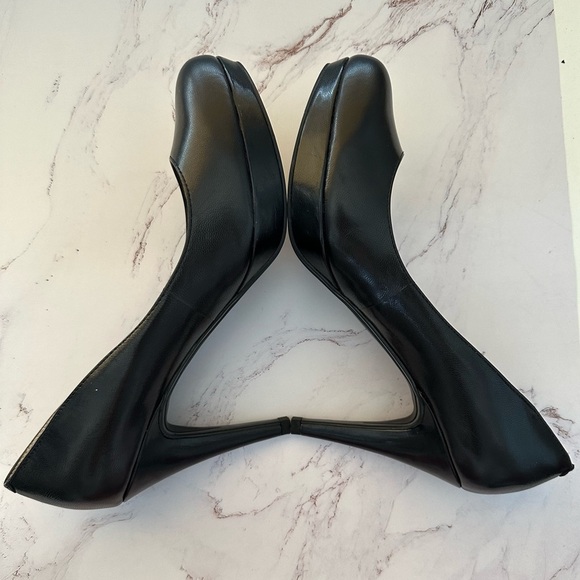 MARC FISHER Black Platform Pump Size 7M - Picture 5 of 7